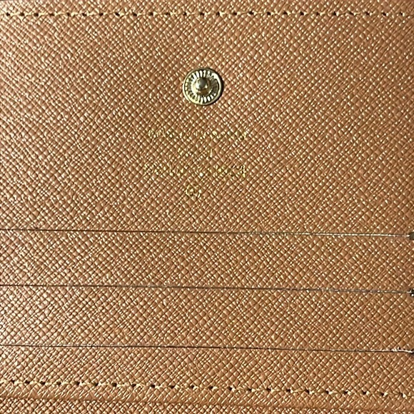 Louis Vuitton Wallet MAKE OFFER - Picture 4 of 11